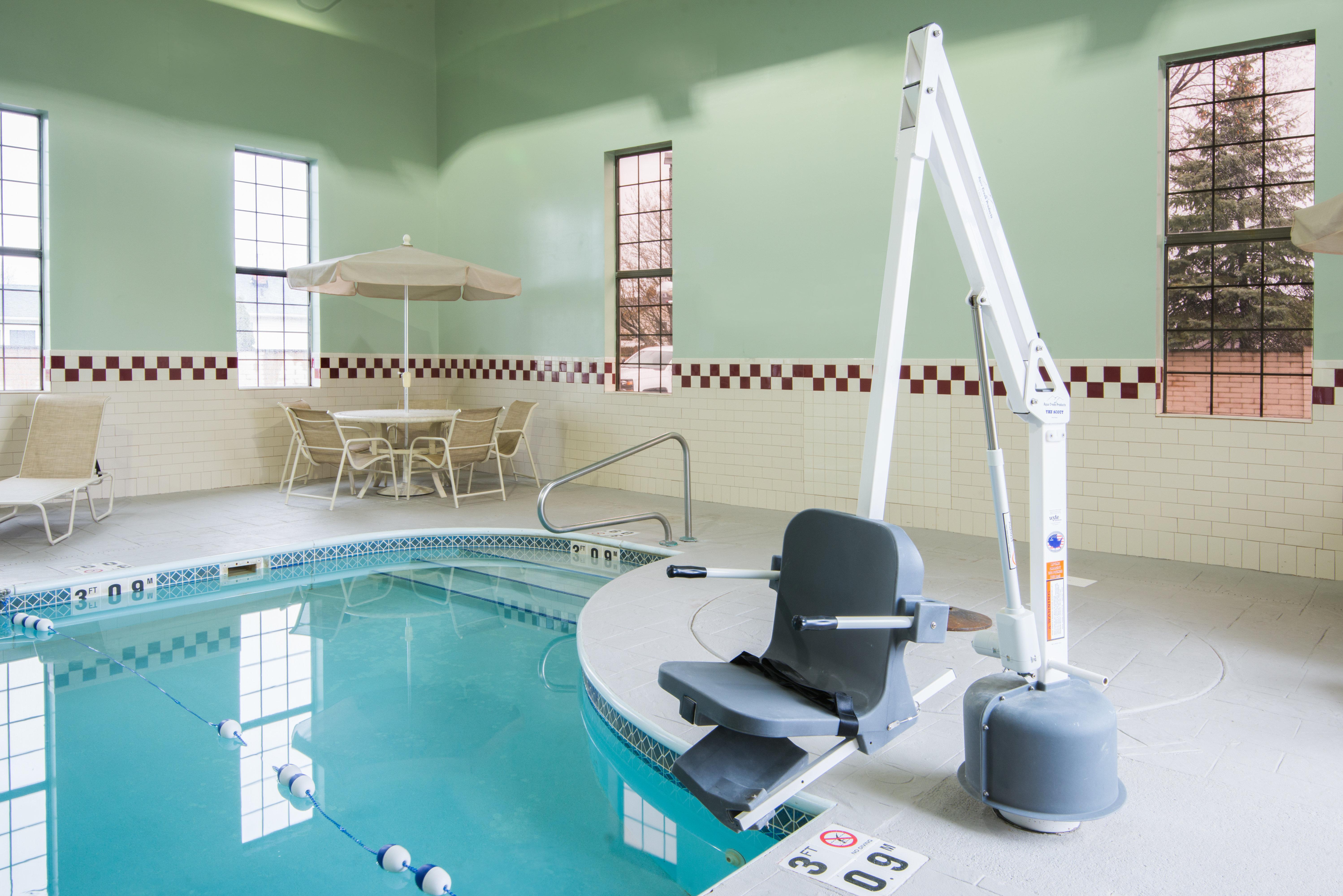Holiday Inn Express Cleveland Airport - Brook Park By Ihg Dış mekan fotoğraf