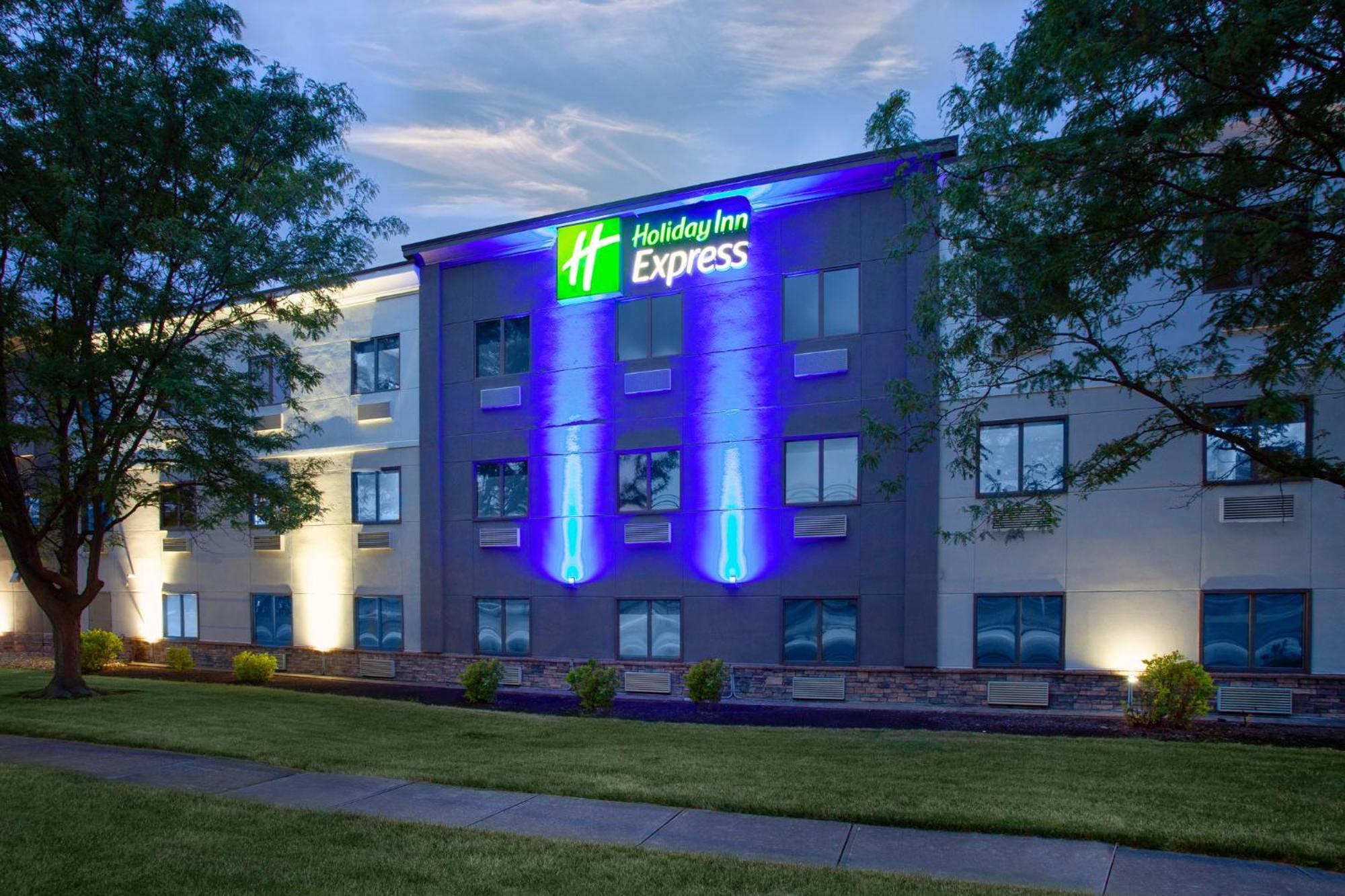 Holiday Inn Express Cleveland Airport - Brook Park By Ihg Dış mekan fotoğraf