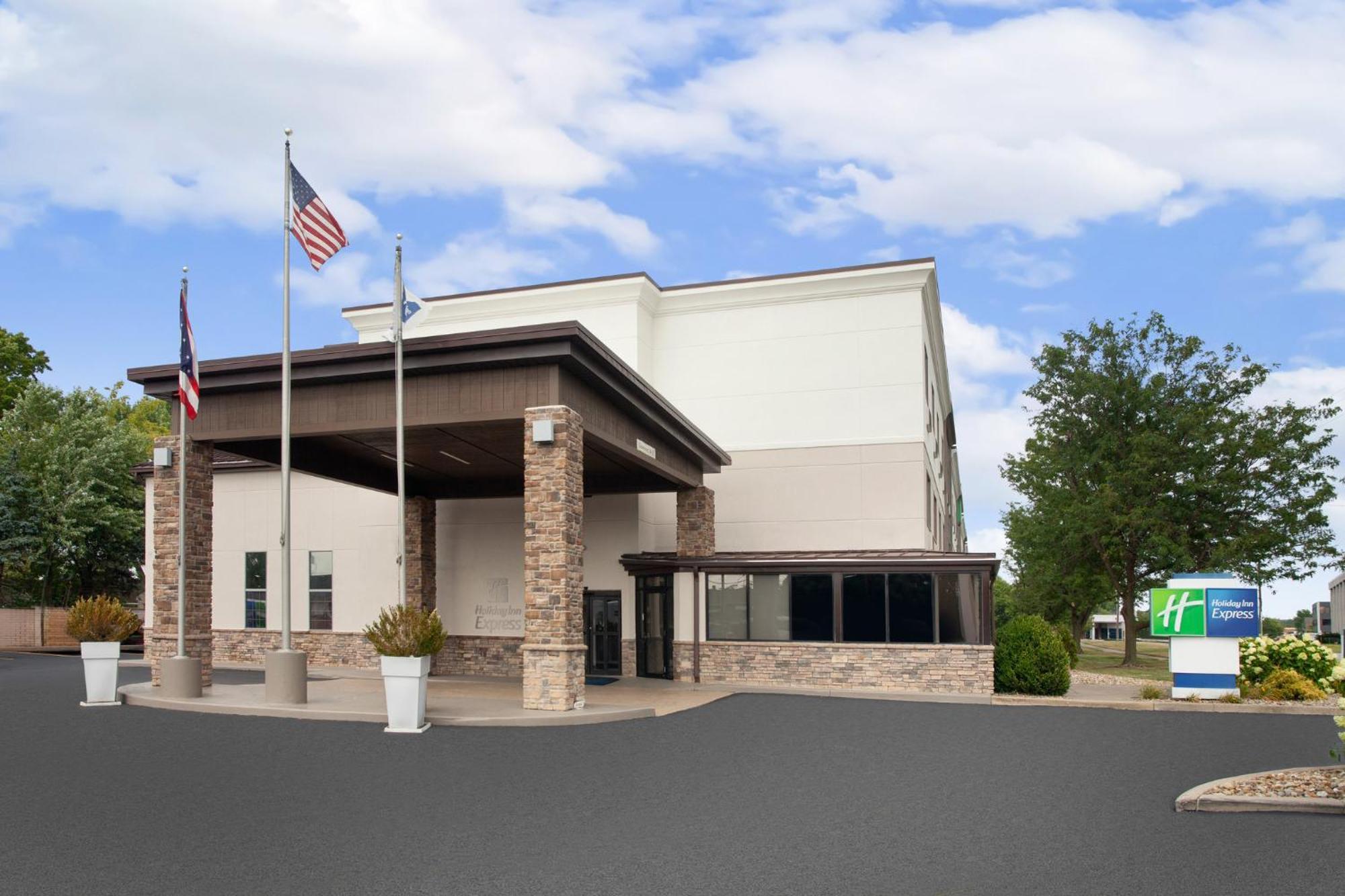 Holiday Inn Express Cleveland Airport - Brook Park By Ihg Dış mekan fotoğraf