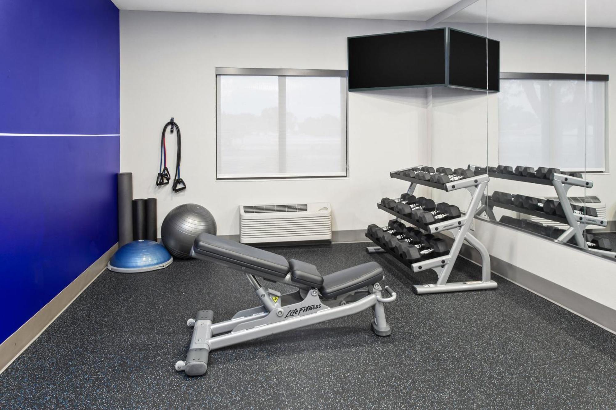 Holiday Inn Express Cleveland Airport - Brook Park By Ihg Dış mekan fotoğraf