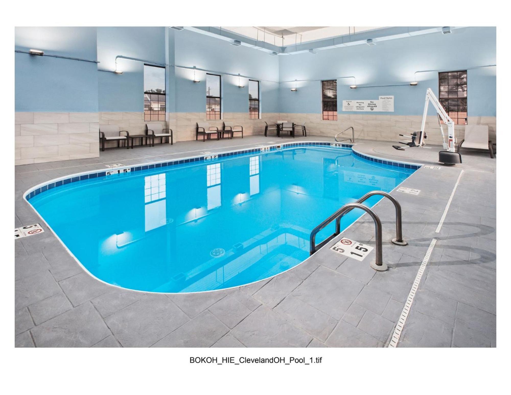 Holiday Inn Express Cleveland Airport - Brook Park By Ihg Dış mekan fotoğraf