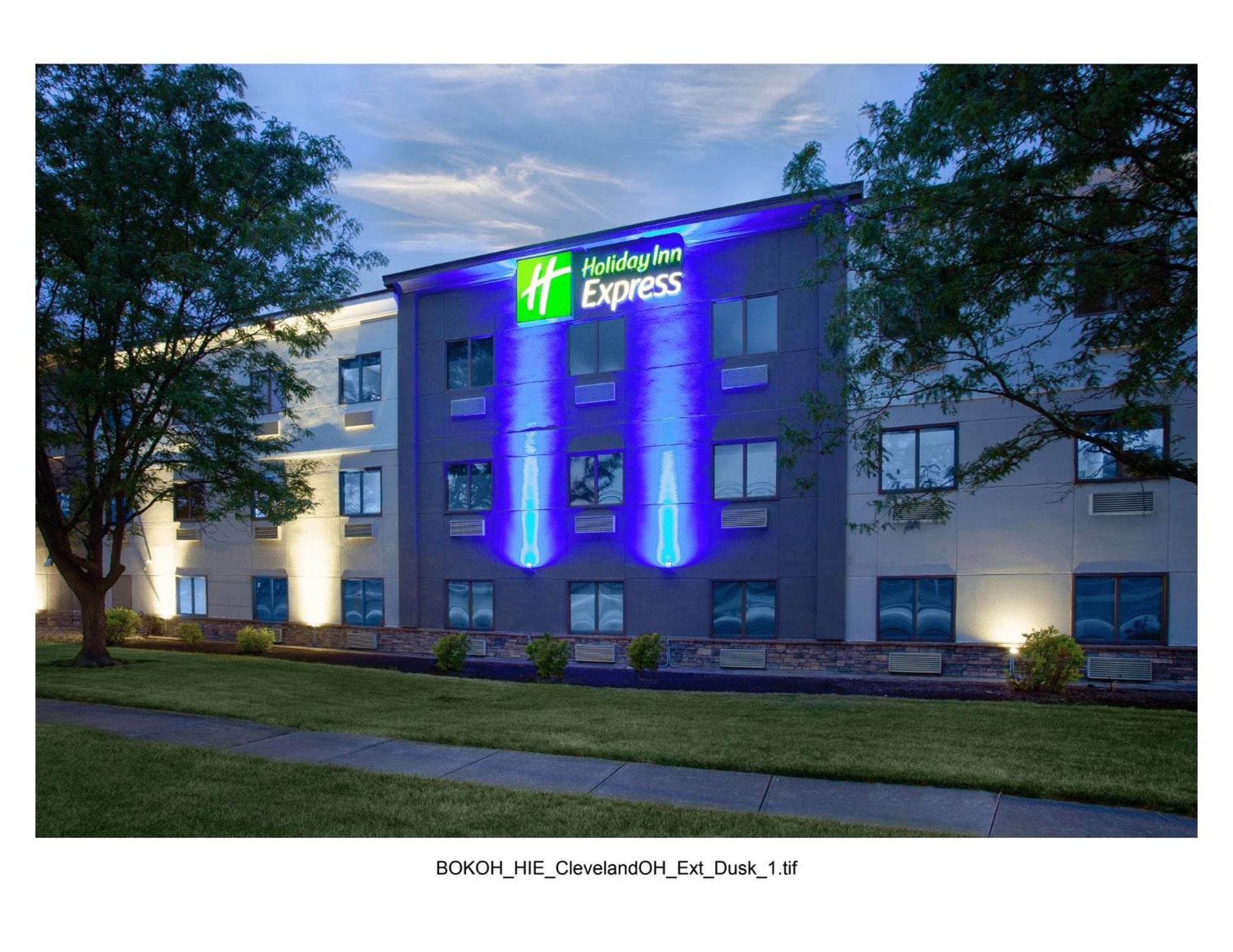 Holiday Inn Express Cleveland Airport - Brook Park By Ihg Dış mekan fotoğraf